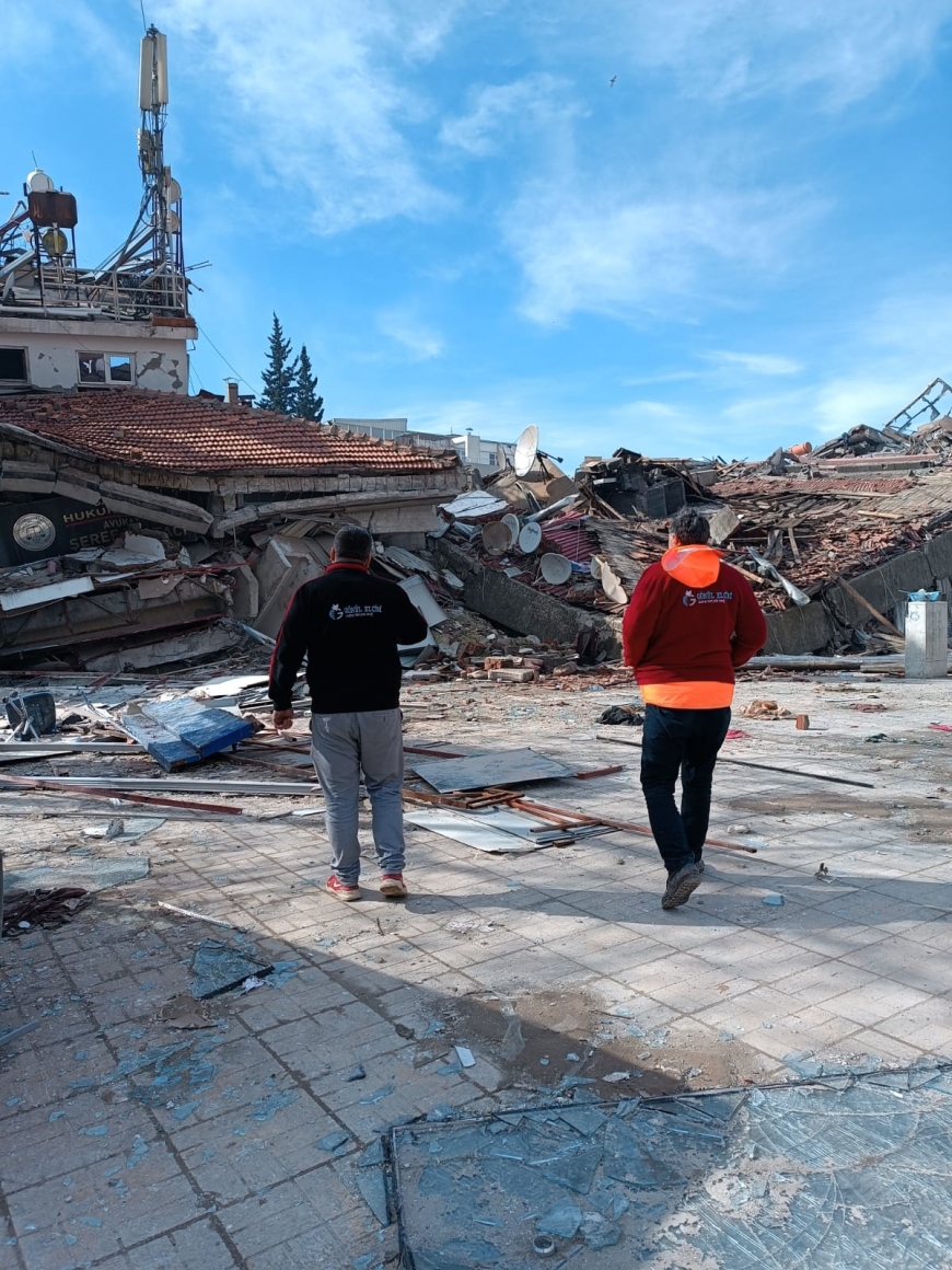 KAHRAMANMARAŞ DEPREM BÖLGESİNDE İLK GÜNDEN MOBİL AŞEVİ HİZMETİMİZ DEVAM EDİYOR