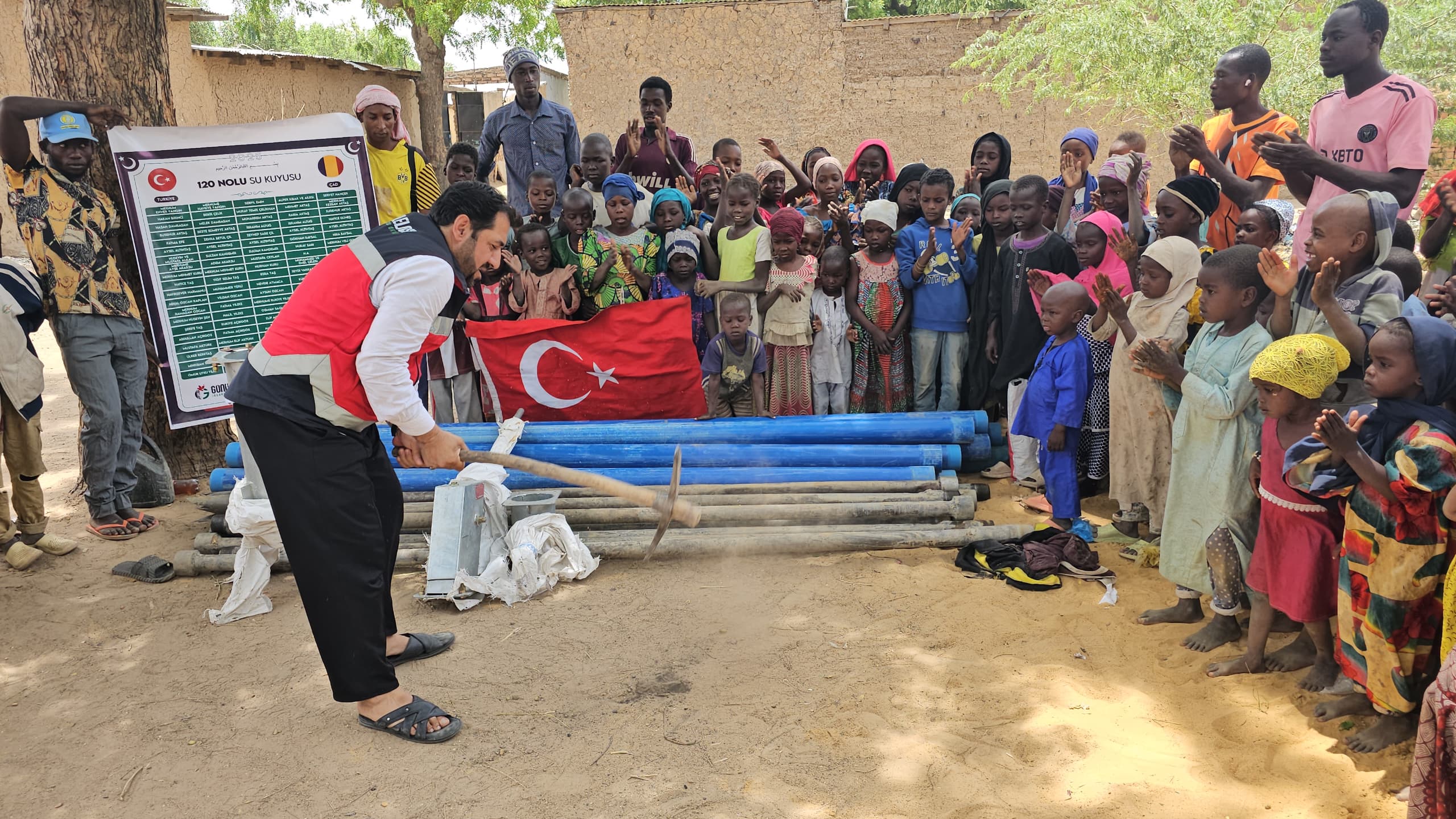 AFRİKA ÇADDA SU KUYULARI AÇILIŞLARIMIZ DEVAM EDİYOR 