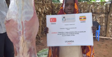 AFRİKA UGANDADA KURBAN KESİMLERİ SON HIZLA DEVAM EDİYOR.
