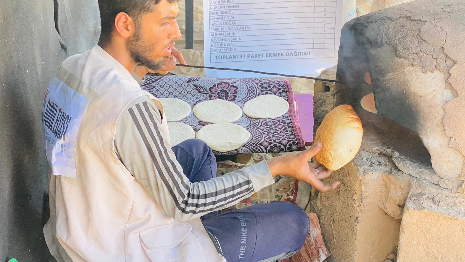 GAZZEDE EKMEK DAĞITIMINA DEVAM EDİYORUZ ELHAMDÜLİLLAH