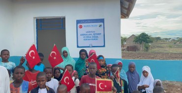 AFRİKA TANZANYADA MERHUM ABDULLAH ZEYNEP VE RIZA OĞUL KURAN KURSUMUZU DUALARLA AÇTIK ELHAMDÜLLAH
