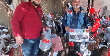 AFRİKA ÇADDA KURANI KERİM GİYİM VE GIDA  DAĞITIMI YAPTIK